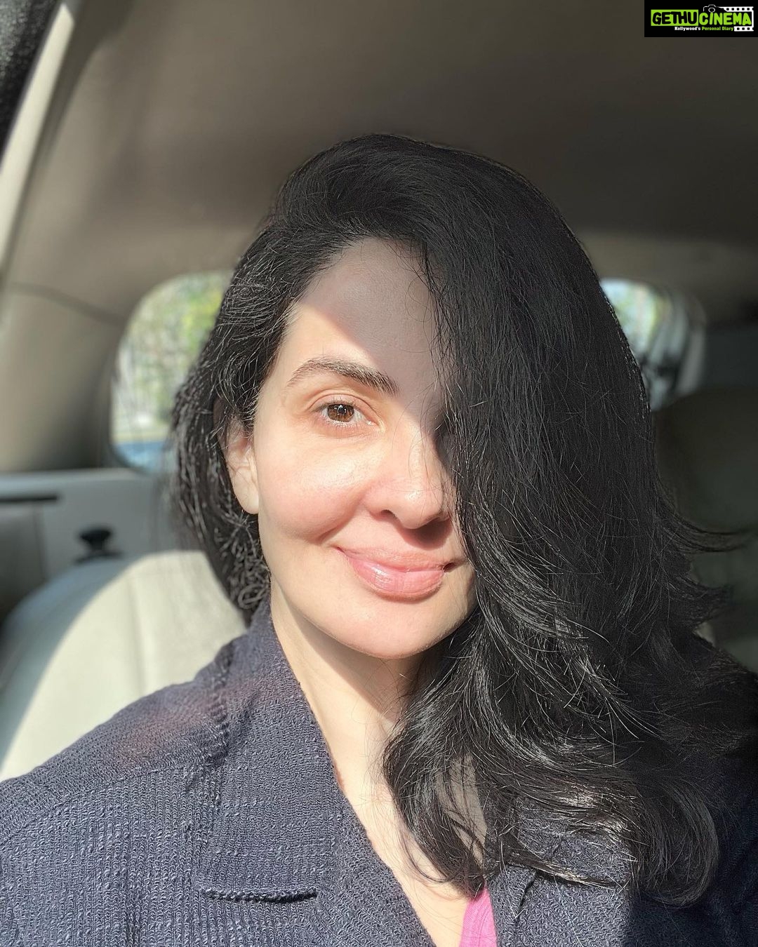 Rukhsar Instagram - . Sunlit and filter free🌻. . #mornings