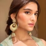 Saiee Manjrekar Instagram - गुडीपाडव्याच्या भरभरून शुभेच्छा! Happy Ugadi & Navratri! Ramadan Mubarak! 🤍 Outfit: @warpnweftbysagarikarai Earrings: @anaqajewels Bangles: @minerali_store Styled by @kareenparwani Assisted by @styledbyanuja @anushkasolanki98