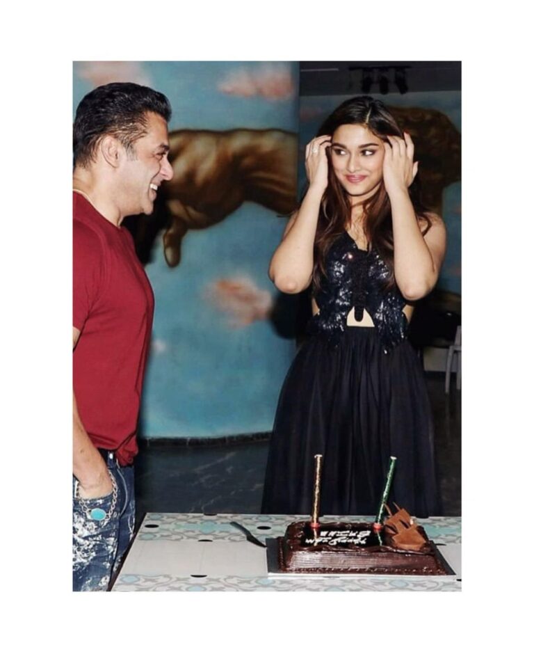 Saiee Manjrekar Instagram - Happy Birthday @beingsalmankhan sir! Thank you for being my mentor, guide, first hero and for giving me a chance to be Khushi. Always going to look up to you!