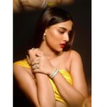 Saiee Manjrekar Instagram – 🥨🥨🥨
Make Up @eshwarlog 
Stylist @spacemuffin27 
MU & Stylist from @eficientemanagement 
Photographer @popmercy 
Outfit: @gavinmiguelofficial 
Earrings: @darshanaasanjanaajewellers
Rings & cuffs: @mahesh_notandass