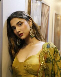 Saiee Manjrekar Instagram - ✨✨✨ 

Outfit - @archanajaju.in @elevate_promotions
Styled by - @prameetdivya
Assisted by - @yash__shah1612
Makeup - @miimoglam 
Hair - @nidhiagarwalmua