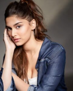 Saiee Manjrekar Instagram - 🪐