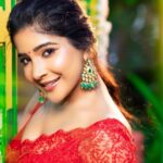 Sakshi Agarwal Instagram - Lets look forward to good things❤️ My movie #Guest2 #Guest2MotionPoster launch today at 5 pm❤️ Would love to hear ur response🔥 . Mua - @dhiya_makeoverartistry Hairstylist- @sudhamakeupartistry Costume @sesha_bridalwear @kavitha_ayyavoo Jewels @b3_bridal_rentaljewellery Space - @mottamaadi_space DOP - @ud__photography_ Assist - @siva12_official . . #instagramreels #reelsindia #reelsinstagram #feelitreelit #actress #trendingreels #celebrationreel #foryou #sareereels #redsaree❤ #biggboss #transitionreels Chennai, India