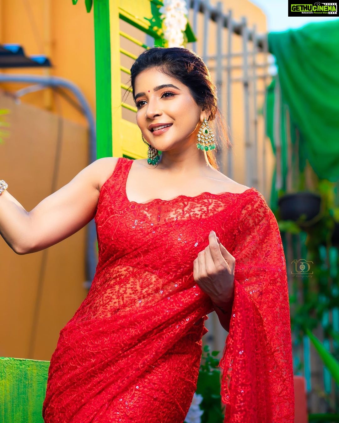 Sakshi Agarwal Instagram - Lets look forward to good things❤️ My movie #Guest2 #Guest2MotionPoster launch today at 5 pm❤️ Would love to hear ur response🔥 . Mua - @dhiya_makeoverartistry Hairstylist- @sudhamakeupartistry Costume @sesha_bridalwear @kavitha_ayyavoo Jewels @b3_bridal_rentaljewellery Space - @mottamaadi_space DOP - @ud__photography_ Assist - @siva12_official . . #instagramreels #reelsindia #reelsinstagram #feelitreelit #actress #trendingreels #celebrationreel #foryou #sareereels #redsaree❤ #biggboss #transitionreels Chennai, India