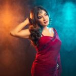 Sakshi Agarwal Instagram - Let your soul Glam✨🔥 . Mua - @dhiya_makeoverartistry Hairstylist - @sudhamakeupartistry Styling - @nfc_navyathafashioncouture Space - @mottamaadi_space DOP - @ud__photography_ Cinematography - @_muthu_kumar_mk Assist - @siva12_official . #sakshiagarwal #diwalioutfit #diwalivibes #festivewear #sareelove