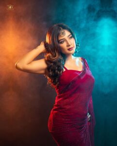 Sakshi Agarwal Instagram - Let your soul Glam✨🔥 . Mua - @dhiya_makeoverartistry Hairstylist - @sudhamakeupartistry Styling - @nfc_navyathafashioncouture Space - @mottamaadi_space DOP - @ud__photography_ Cinematography - @_muthu_kumar_mk Assist - @siva12_official . #sakshiagarwal #diwalioutfit #diwalivibes #festivewear #sareelove