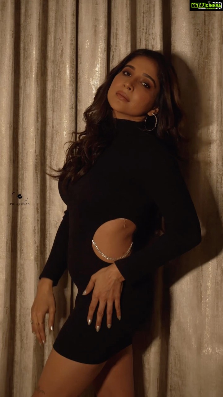 Sakshi Agarwal Instagram - Blackš„ . #feelitreelit #unholy #unholysamsmith #lbd #blackdress #sakshiagarwal #instagramreels . @umamakeoverartistry @makeupbyshyamala @picartisan