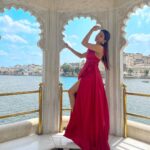 Sakshi Agarwal Instagram - Princess vibe😍 . #tajlakepalaceudaipur #redsatindress #photooftheday @tajlakepalace #udaipurdiaries