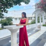Sakshi Agarwal Instagram - Princess vibe😍 . #tajlakepalaceudaipur #redsatindress #photooftheday @tajlakepalace #udaipurdiaries