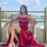 Sakshi Agarwal Instagram - Princess vibe😍 . #tajlakepalaceudaipur #redsatindress #photooftheday @tajlakepalace #udaipurdiaries