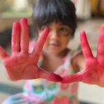 Sameera Reddy Instagram - A Rangoli Masterclass!🎨How was your Diwali? Ours was very colourful😉 #momlife #naughtynyra #diwali #fun