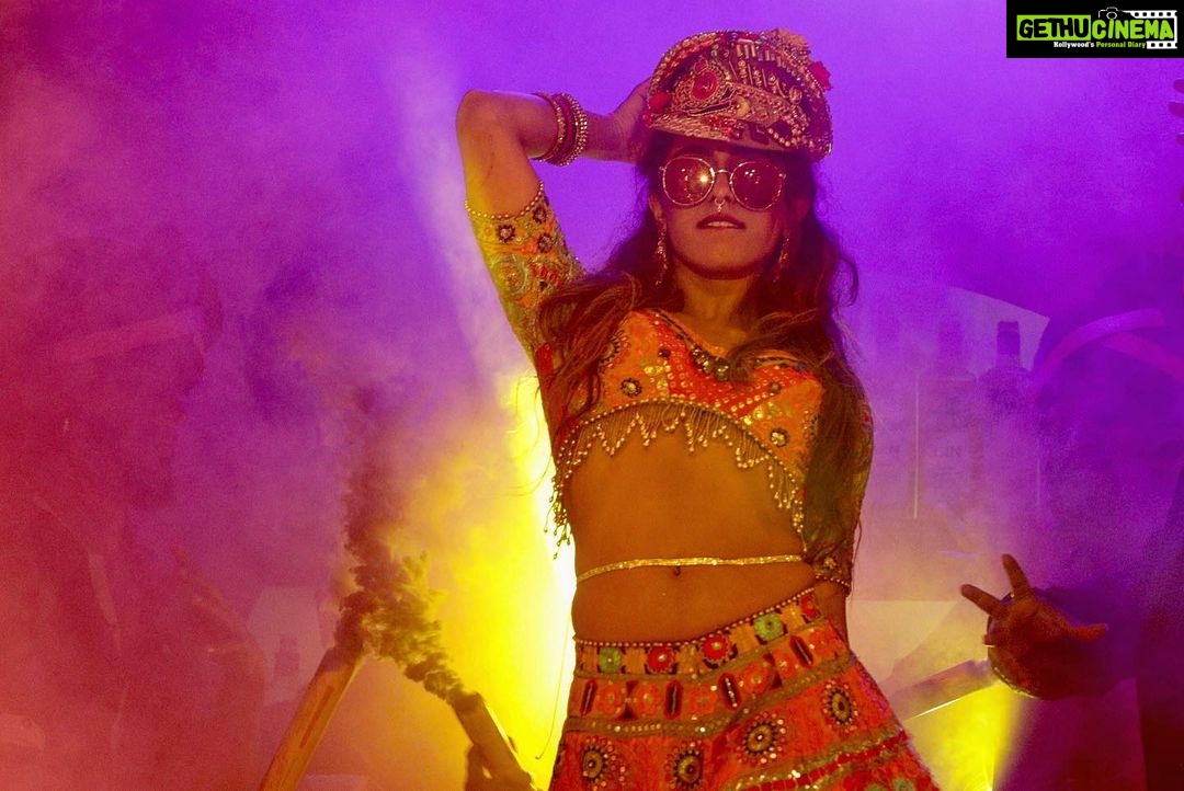 Samyuktha Hegde Instagram - Swipe that way!!! Bts from my special song sequence in the movie Raana #MalliMalli Had sooo much fun shooting for this ❤️ Thanks to everyone who was part of this song ❤️