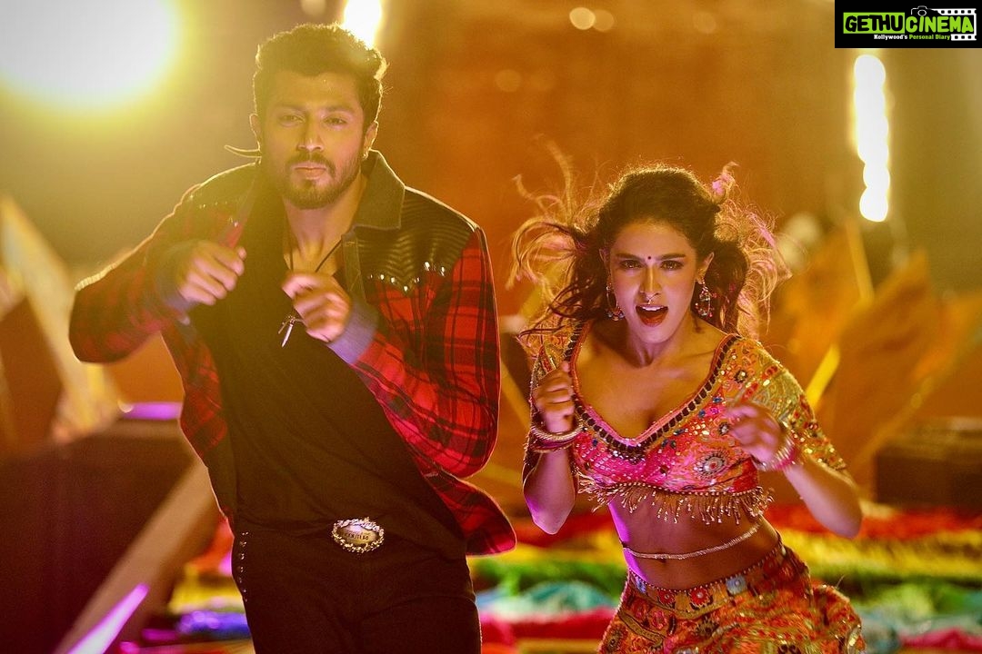 Samyuktha Hegde Instagram - Swipe that way!!! Bts from my special song sequence in the movie Raana #MalliMalli Had sooo much fun shooting for this ❤️ Thanks to everyone who was part of this song ❤️