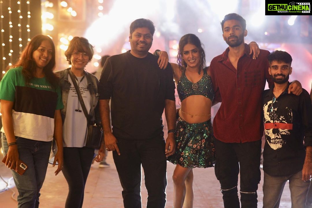 Samyuktha Hegde Instagram - Swipe that way!!! Bts from my special song sequence in the movie Raana #MalliMalli Had sooo much fun shooting for this ❤️ Thanks to everyone who was part of this song ❤️