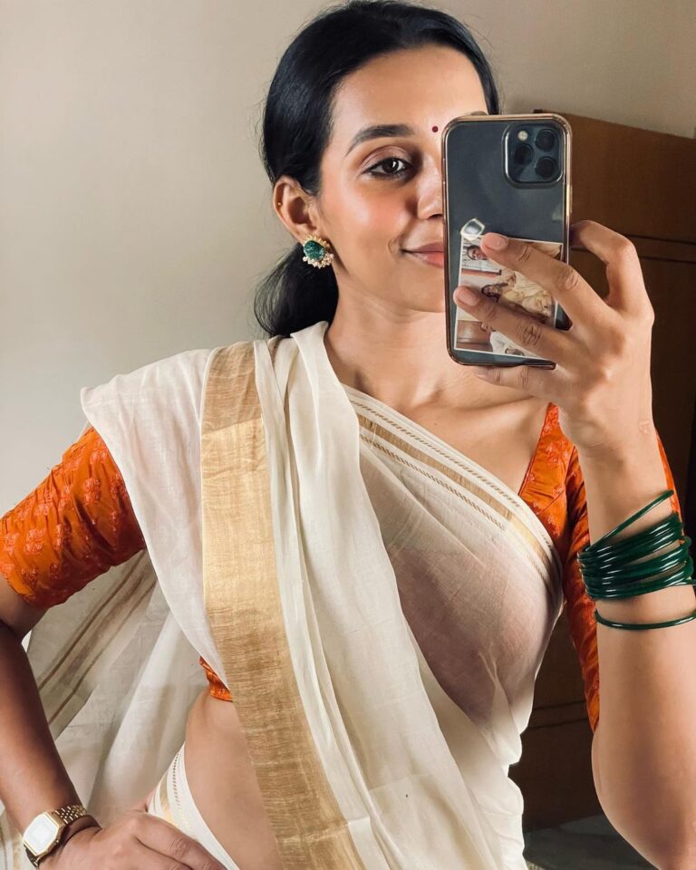 Sanchana Natarajan Instagram - Onam ashamsakal 🌺