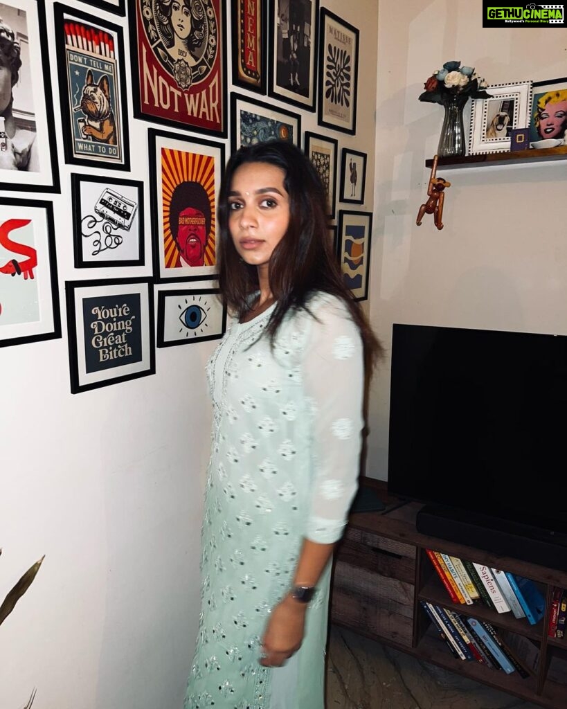 Sanchana Natarajan Instagram - Late night ✨ Wearing @themavishstudio