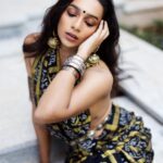 Sanchana Natarajan Instagram - This is the 178th picture of me touching my hair!👹 I’m serious i have actually started to keep a count 🤓 Shot by - @lakshmiijagan Styling- @prajanyaanand MUAH- @makeupartistrybykavithasekar