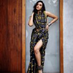 Sanchana Natarajan Instagram - Goddess on the doorstep #temptress series... Muse @sanchana.natarajan Shot by @lakshmiijagan Mua @makeupartistrybykavithasekar Locay @amrithaj_h Outfit @mayuri_chennai Asst @chaviibhartia @nancyarputharaj1605 #style #indian #sareelove #sareefashion #wrapitup #styleithot #hot #ethnic #rooted #art #silver #tribalfusion #tradional #textiles Chennai, India
