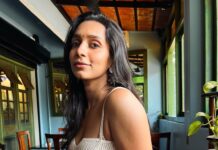 Sanchana Natarajan Instagram - Looking at you looking at me..