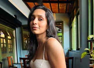 Sanchana Natarajan Instagram - Looking at you looking at me..