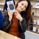 Sandeepa Dhar Instagram – Do you believe in time synchronicity? #555 
.
#apple #newphone #londondiaries #time #synchronicity #555 London, United Kingdom