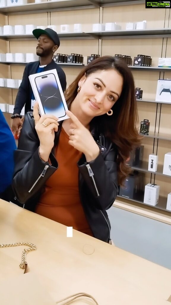 Sandeepa Dhar Instagram - Do you believe in time synchronicity? #555 . #apple #newphone #londondiaries #time #synchronicity #555 London, United Kingdom