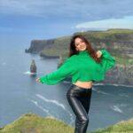 Sandeepa Dhar Instagram - Almost fell off a 509 feet cliff…..but photo mil gayi ✌🏻😁Pic 3,4,5 shows the order of events. #AdventuresOfSandy&Snehu