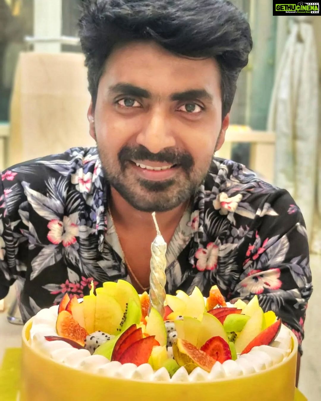 Sandra Amy Instagram - Wish "THE MAN OF MY LIFE" "Happy birthday" and bless him sweets HAPPY BIRTHDAY DEAR @prajinpadmanabhan 🎊😍🎉🦋
