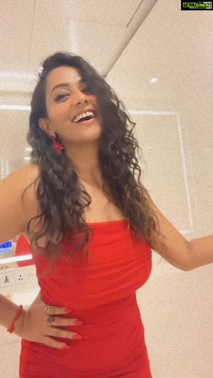 Sanjana Singh Instagram - “Keep taking time for yourself until you’re you again.” “Love yourself unconditionally, just as you love those closest to you despite their faults.” “Love yourself first and everything else falls into line. You really have to love yourself to get anything done in this world.” #loveyourself #instamood #instafashion #streetstyle #spreadlove #spreadpositivity #spreadkindness