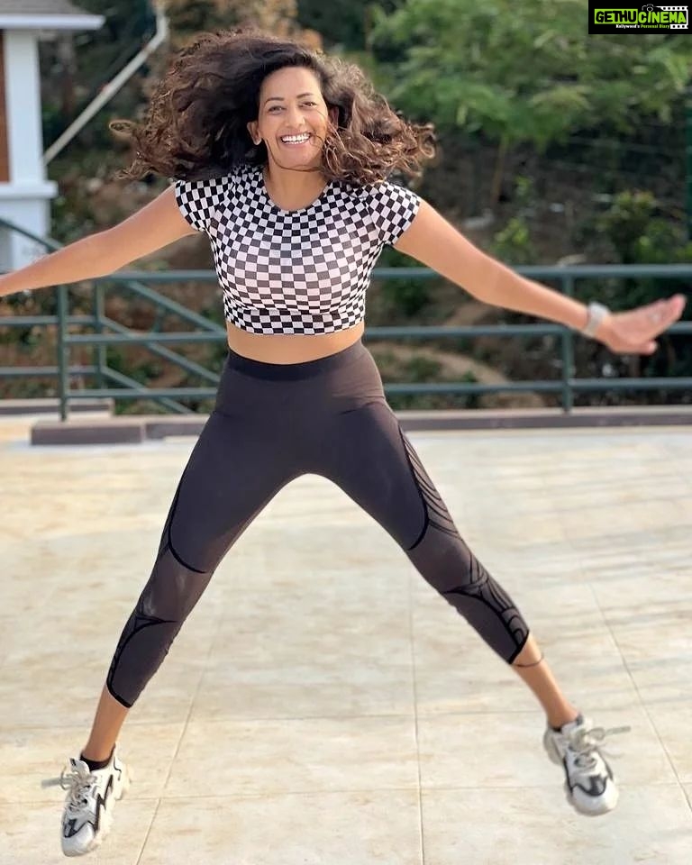Sanjana Singh Instagram - Life is a beautiful journey that is meant to be embraced to the fullest every day. However, that doesn't mean you always wake up ready to ... #morning #motivational #instalike #instadaily #loveislove