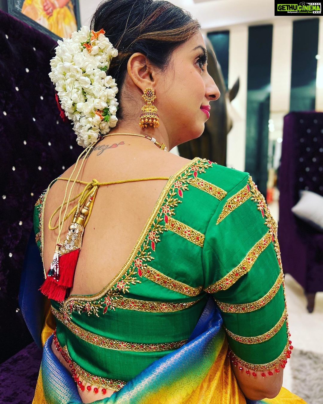 Sanjjanaa Instagram - Hi Ashwini of @vibbhinna creations , I have to say I truly loved and enjoyed wearing your customised blouse that you made just for me .. ❤️ She is definitely the best in town for bridal South Indian blouses … 💄 by @enchanted_by_zomi Hair @ss_makeover_by_suha Beautiful saree by @kainathboutique .. More pics coming soon .. Karnataka, Bangalore
