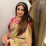 Sanjjanaa Instagram - Life is as beautiful as you can imagine it can be .. I love supporting local businesses and specially more of its headed by women , Bhargavi may you have a very bright future .. she is the founder of @sasucreations & works from her home … your saree really made me look & eternally feel outstanding & beautiful … @ss_makeover_by_suha saree draping , hair & shoot coordination , @enchanted_by_zomi 💄 @dark_emerald_0702 📷 Karnataka, Bangalore
