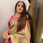 Sanjjanaa Instagram - Life is as beautiful as you can imagine it can be .. I love supporting local businesses and specially more of its headed by women , Bhargavi may you have a very bright future .. she is the founder of @sasucreations & works from her home … your saree really made me look & eternally feel outstanding & beautiful … @ss_makeover_by_suha saree draping , hair & shoot coordination , @enchanted_by_zomi 💄 @dark_emerald_0702 📷 Karnataka, Bangalore