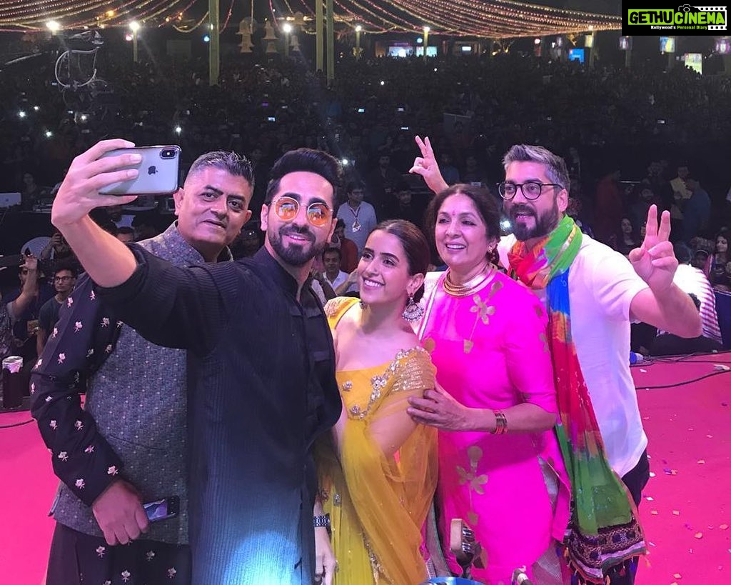 Sanya Malhotra Instagram - Badhaai ho 4 saal hogaye š„¹šāØ to a film super close to my heart. Iām grateful to be a part of a film this brilliant and to have met these amazing people šāØ #4yearsofBadhaaiho Swipe all the way for a surprise š¦ @sheeba.chadha @ayushmannk @gajrajrao @neena_gupta @iamitrsharma @jungleepictures @pictureschrome @ishantanus #akshatghildiyal šā„ļø