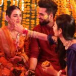 Sarah Khan Instagram - The latest TVC by 7up melts my heart and reminds me of the time from my own wedding ❤️ Meri @noorzafarkhan, watching this ad film makes me want to say all my dil ki baatein to you jo main hamesha se tumhey kehna chahti thi 💕 I have no idea where to start from though, still remember how you used to follow me everywhere as a little girl 👧 aapi I want this to aapi I want that, from chupke se taking my clothes to asking me to save you from Mama ki daant. I’ve always treated you as my baby but when I saw you taking care of everything on my wedding 👰🏻‍♀️💍I realized how much my baby has grown up, from taking care of my food to my dress, to looking after all the arrangements and the guests - I wanted to say thank you for everything that you’ve been doing P.s this photo was taken just before I started crying 🥲🥹 #Dilkibaat @7uppakistan #noorzafarkhan #sarahkhan