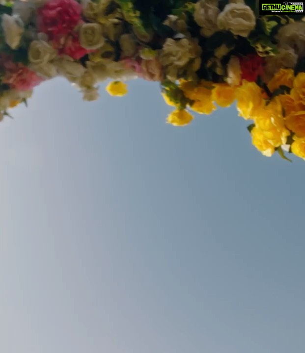 Sarah Khan Instagram - The latest TVC by 7up melts my heart and reminds me of the time from my own wedding ❤️ Meri @noorzafarkhan, watching this ad film makes me want to say all my dil ki baatein to you jo main hamesha se tumhey kehna chahti thi 💕 I have no idea where to start from though, still remember how you used to follow me everywhere as a little girl 👧 aapi I want this to aapi I want that, from chupke se taking my clothes to asking me to save you from Mama ki daant. I’ve always treated you as my baby but when I saw you taking care of everything on my wedding 👰🏻♀️💍I realized how much my baby has grown up, from taking care of my food to my dress, to looking after all the arrangements and the guests - I wanted to say thank you for everything that you’ve been doing P.s this photo was taken just before I started crying 🥲🥹 #Dilkibaat @7uppakistan #noorzafarkhan #sarahkhan