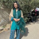 Sarah Khan Instagram – From the sets of #Wabaal 

Wearing @beyondeast_pk