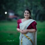Sarayu Mohan Instagram - വിജയദശമി ആശംസകൾ ♥️ Chottanikkara, India