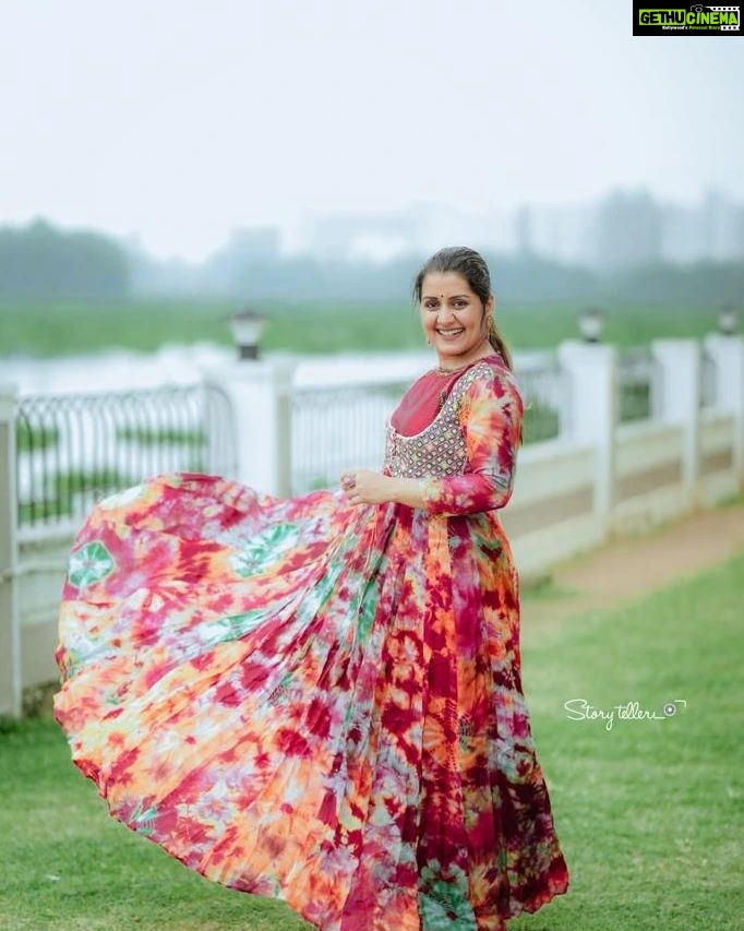 Sarayu Mohan Instagram - A happy dress indeed🥰 Wearing @denairaboutique ♥️ Click @_story_telle__r