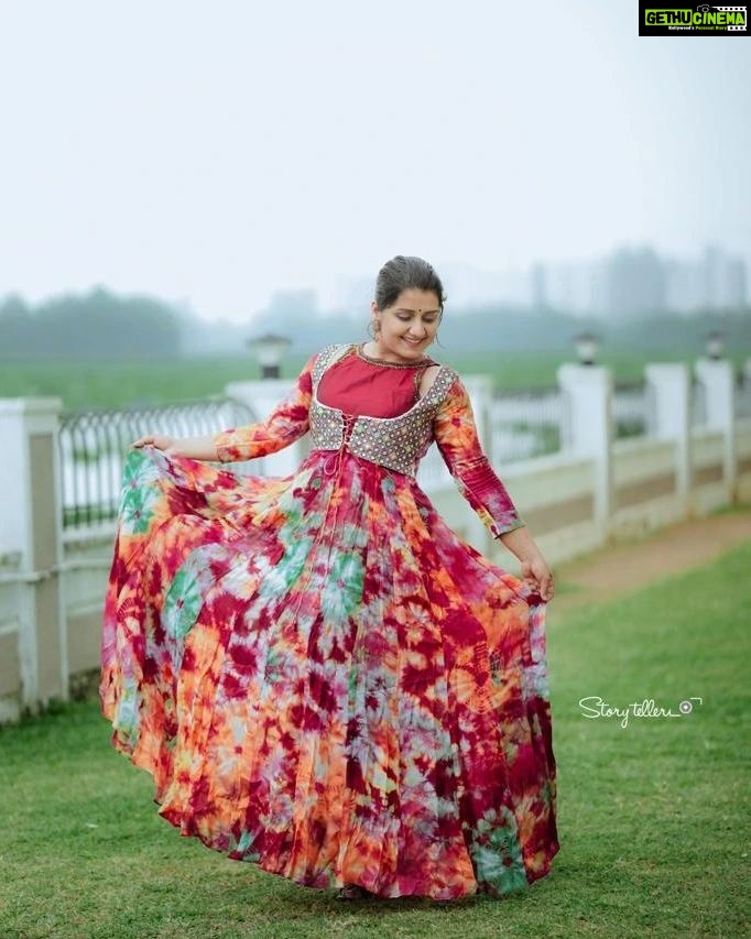 Sarayu Mohan Instagram - A happy dress indeed🥰 Wearing @denairaboutique ♥️ Click @_story_telle__r