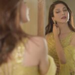 Saumya Tandon Instagram – This song ❤️ evergreen

#saumyatandon #indianwear #trendingreels #reelsindia