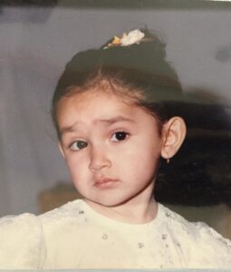 Sayyeshaa Saigal Instagram - Baby me! 👧 
My mum was always ready with her camera…the videos and photos are such amazing memories!! ❤️
You truly realise the value of your parents when you become one! 😘

#babyme#memories#bestmom#love#instafamily#baby#throwback#childhood