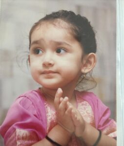 Sayyeshaa Saigal Instagram - Baby me! 👧 
My mum was always ready with her camera…the videos and photos are such amazing memories!! ❤️
You truly realise the value of your parents when you become one! 😘

#babyme#memories#bestmom#love#instafamily#baby#throwback#childhood