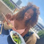 Scarlett Mellish Wilson Instagram - Fun in the English sun ☀️.. swipe for more 👉🏼 … @bisushima #coventgarden #foodblogger #foodreel #influencer #london #food #beautifulfood #londonrestaurant #foodie #winelover #london #londoninfluencer #londonfoodie #foodie #foodieofinstagram #zara @zara