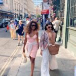 Scarlett Mellish Wilson Instagram - Fun in the English sun ☀️.. swipe for more 👉🏼 … @bisushima #coventgarden #foodblogger #foodreel #influencer #london #food #beautifulfood #londonrestaurant #foodie #winelover #london #londoninfluencer #londonfoodie #foodie #foodieofinstagram #zara @zara