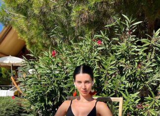 Scarlett Mellish Wilson Instagram - Play time at @arenacampsites @arenaone99_glamping #trendingreels #viralreels #funreel #transitionreel #travelcouple #videotransitions #contentcreator #specialeffects #specialeffectsreel #pool #poolside #sea#holiday #croatia #swimwear #play #beingsilly #transitionreel #influencer #lifestyleblogger #travelreels Glamping Arena One 99