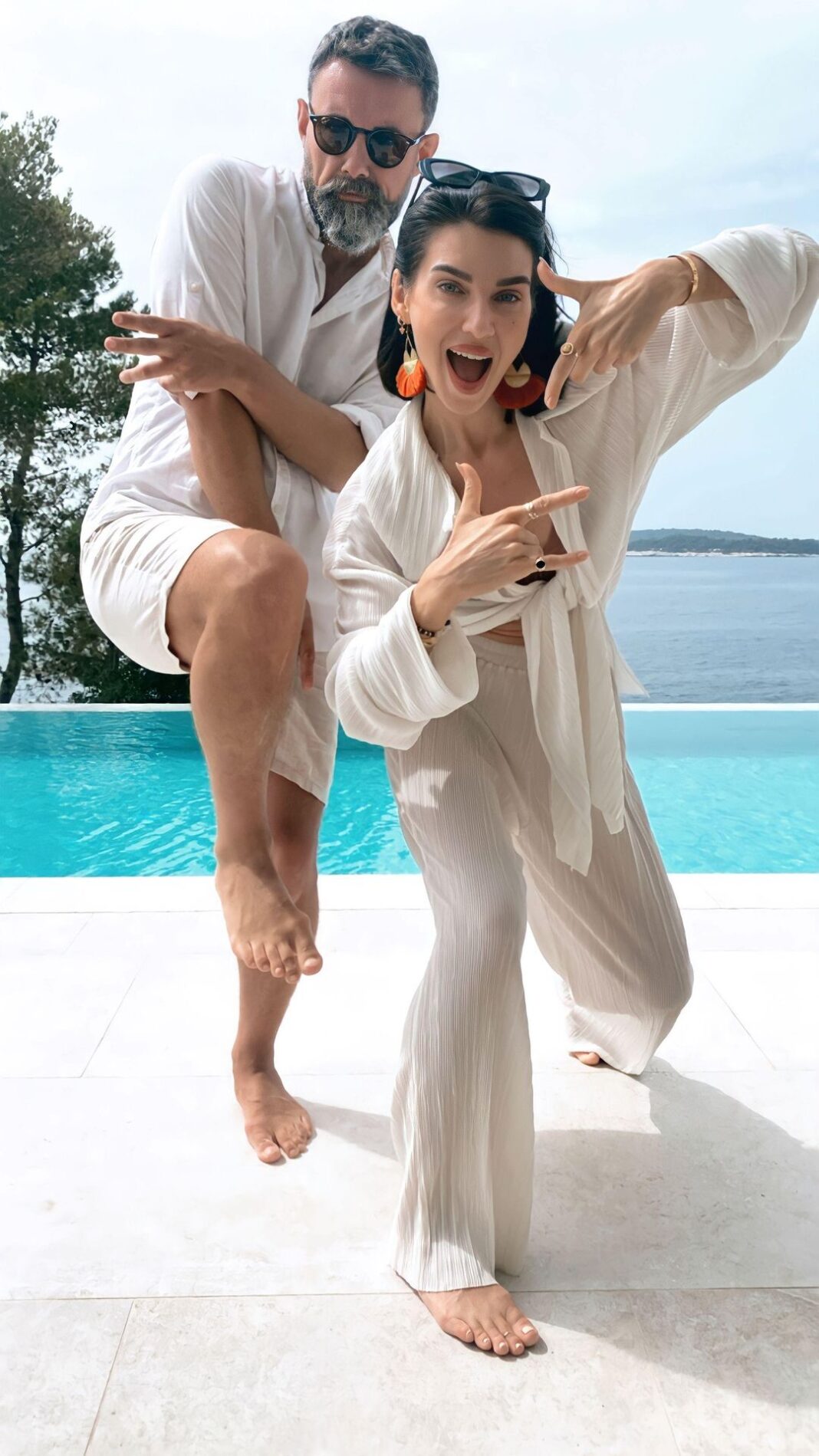 Scarlett Mellish Wilson Instagram - Here’s some Saturday comedy fun for the world .. Me trying to teach @amirtabrizi (take 10) Thanks for the epic backdrop @grandhotelbrionipula Pula, Croatia
