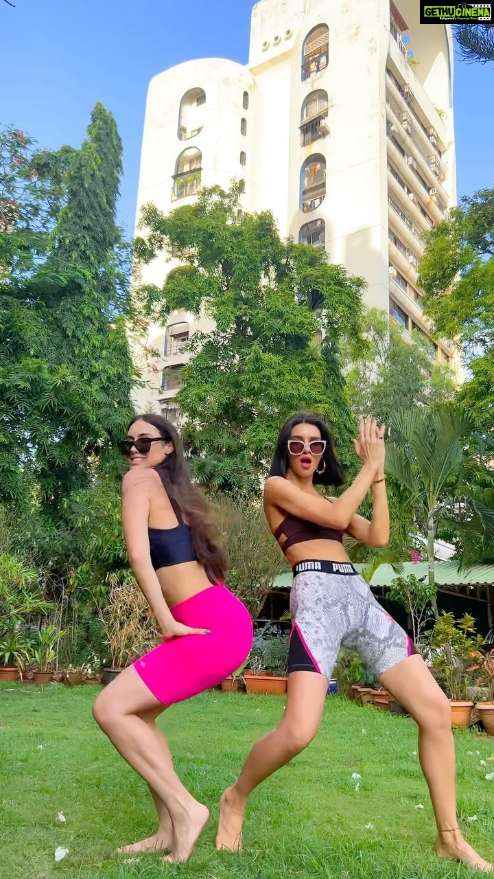 Scarlett Mellish Wilson Instagram - ❤️‍🔥 AYEEE MACARENA ❤️‍🔥 👯‍♀️ @scarlettwilsonofficial @laurengottlieb 🎥 @mainiamita 😘 #reels #reelsinstagram #reelitfeelit #explore #trending #viral #sounds #dance #macarena #tyga #laurengottlieb #scarlettwilson #sisters Mumbai, Maharashtra