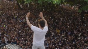 Shah Rukh Khan Instagram - The sea of love as I see it. Thank u all for being there and making this day ever so special. Gratitude…and only Love to you all.