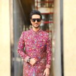 Shakti Arora Instagram – 🫶
.

Styled by @nishankh_sainani 
Outfit @gutluofficial 
#shaktiarora
.
.

#indianwear #ethinicwear #ethnic #sherwani #traditional #indianoutfit